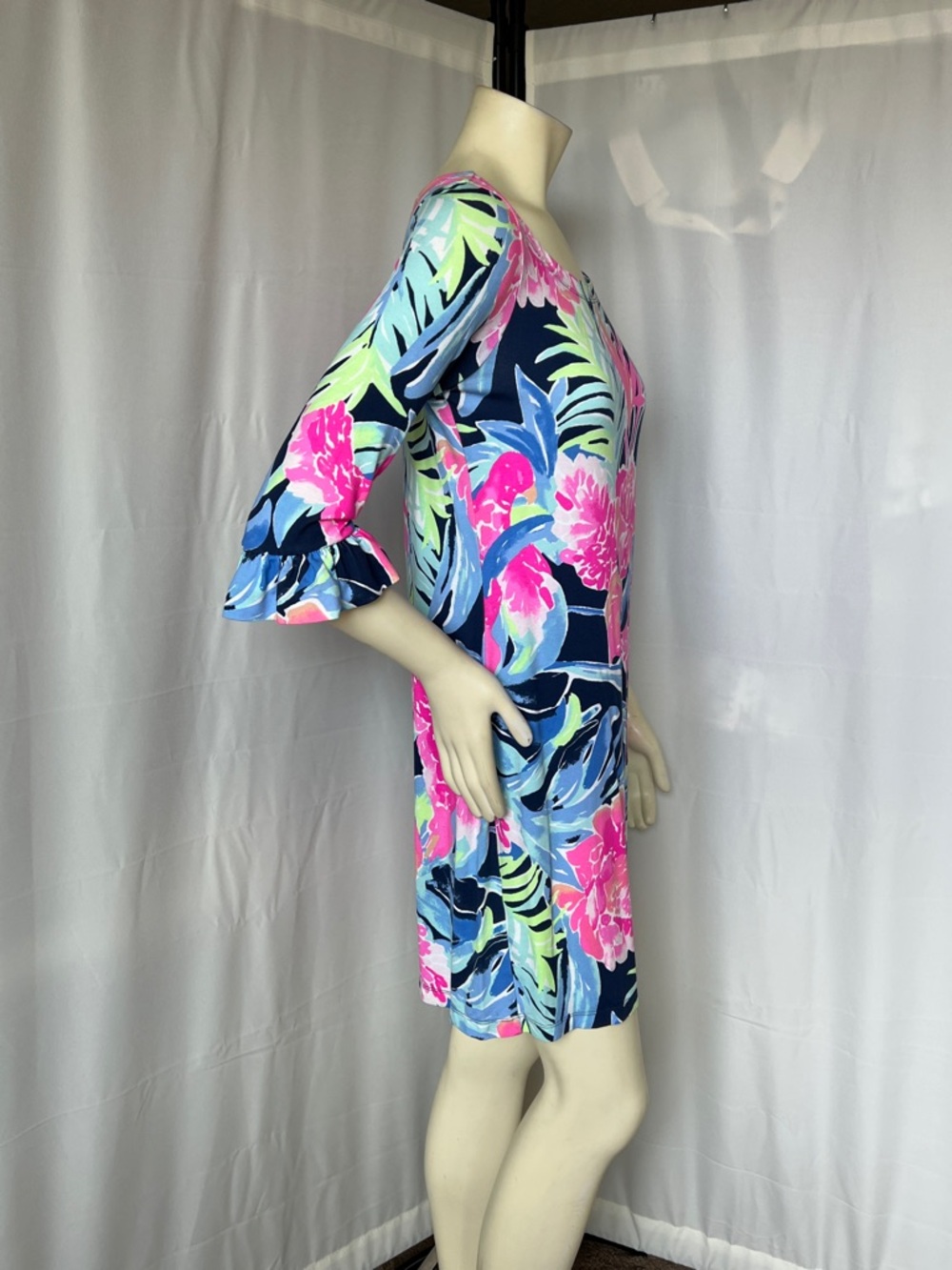 Lilly Pulitzer Sophie Ruffle Shift Dress in “High Tide Navy Tropicolada” print - Picture 4 of 7
